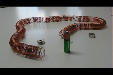 WORLD S SIMPLEST ELECTRIC TRAIN