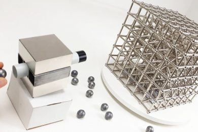 Sticks and Balls Cube VS Magnetic Cannon