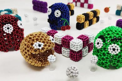 Pacman made of magnetic balls in stop motion