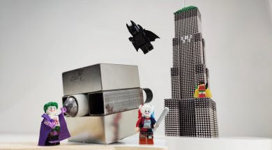 Batman_VS_Joker_Wayne_Tower_made_of_magnetic_balls