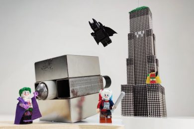 Batman_VS_Joker_Wayne_Tower_made_of_magnetic_balls