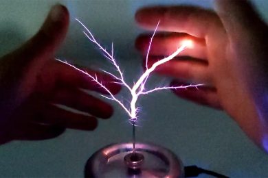 Levitating_Tesla_Coil