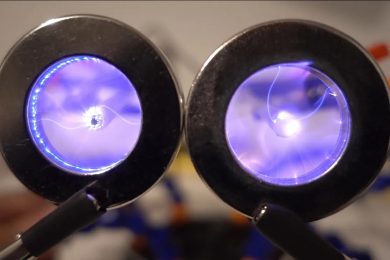 Electric_Arcs_in_a_Magnetic_Field
