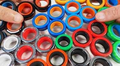 Fingears_the_Coolest_Magnetic_Fidget_Toy
