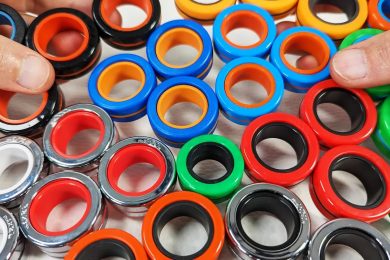 Fingears_the_Coolest_Magnetic_Fidget_Toy