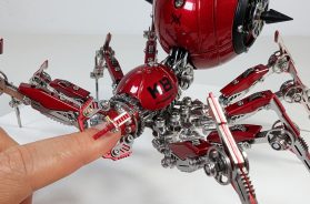 War Spider with Magnetic Lights | Magnetic Games